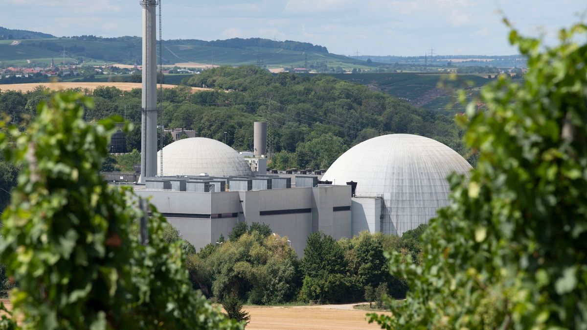 Německo nechá v provozu dvě jaderné elektrárny, oznámil Habeck